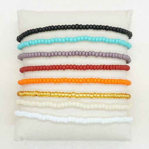 Perlen-Armband mit kleinen Perlen in verschiedenen Farben