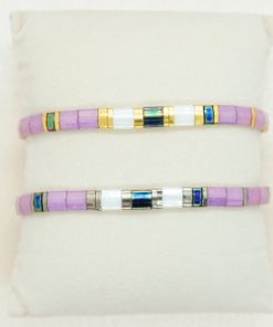 Perlen-Armband mit eckigen Miyuki Tila Perlen in lila.