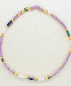 Perlen-Armband mit eckigen Miyuki Tila Perlen in lila.