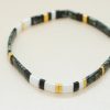 Perlen-Armband mit eckigen Miyuki Tila Perlen in dunkelgrün und schwarz.