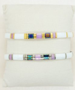 Perlen-Armband mit eckigen Miyuki Tila Perlen in weiß und lila.